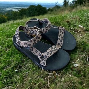 Teva universal sandal leopard leather size 7